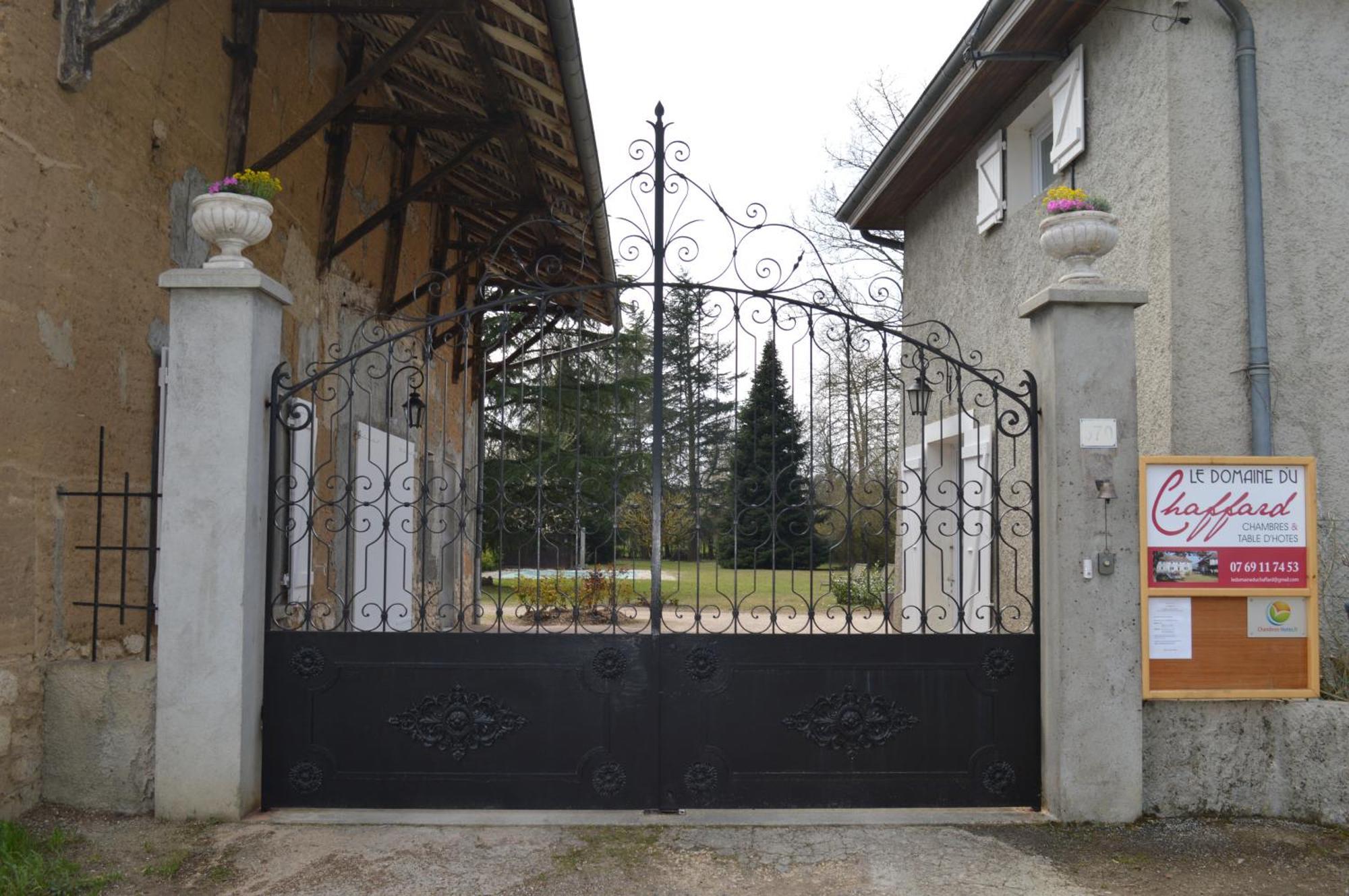 Le Domaine Du Chaffard Acomodação com café da manhã Les Avenières Exterior foto